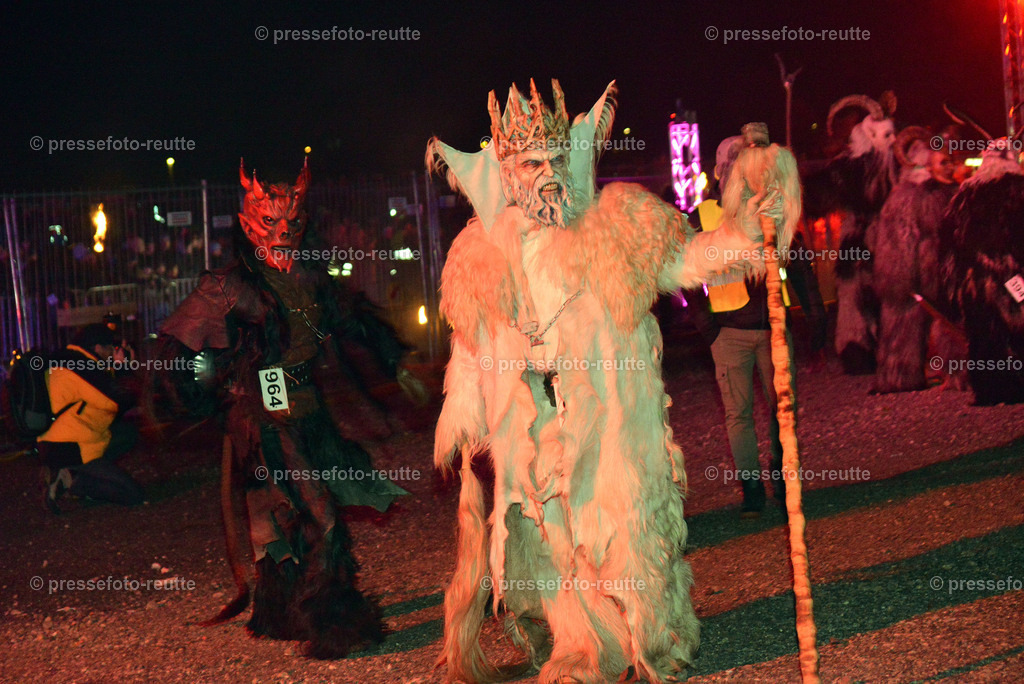 news-2022-Dez03-Krampusumzug-Reutte-WTV_5670 | Info aus dem Bezirk Reutte/Ausserfern Tirol sowie eine umfangreiche Bilddatenbank über die gesamte Region: Lechtal, Talkessel Reutte, Tannheimertal, Zwischentoren. Lech, Plansee, Zugspitze, Grenztunnel, B179, Fernpassstraße, Verkehr, Lawinen, Tradition, - Realisiert mit Pictrs.com