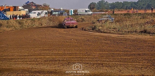 _DSC5759_ergebnis | 
Natürlich, hier ist eine Meta-Beschreibung, die sich aus dem Text ableitet:

Entdecke die Welt der Fotografie durch die Linse von Justin Wenzel, einem 23-jährigen Fotografen, der seit 2016 seine Leidenschaft für die Kunst entfaltet. Von Portraits über Ti - Realisiert mit Pictrs.com