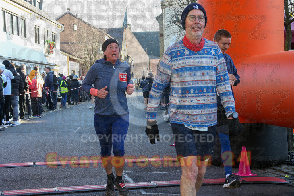 241201_1240_EX1_3067 | Sportfotografie im Rhein-Sieg Kreis, Köln, Bonn, NRW, Rheinland Pfalz, Hessen, etc. Unser Tätigkeitsfeld umfasst den Laufsport vom Volkslauf über den Marathon, Duathlon, Triathon bis zum Ultralauf wie Kölnpfad Ultra oder Schindertrail.