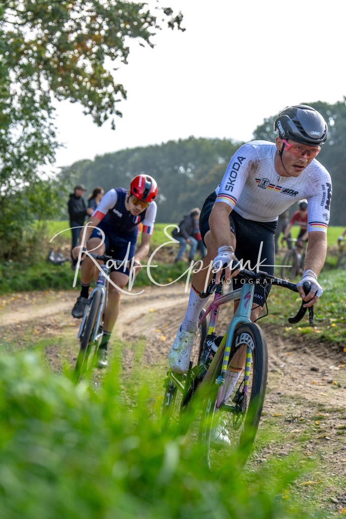 Ralf Eppink Photography 20251012_DSC04395 | Sportfotografie, Eventfotografie, Porträtfotografie, Radsport Fotograf, Triathlon Fotograf, Düsseldorf Fotograf, Köln Fotograf, Actionfotografie, Teamfotografie, Peoplefotografie, Business Portraits, Veranstaltungsfotografie, Reportagefotografie - Realisiert mit Pictrs.com