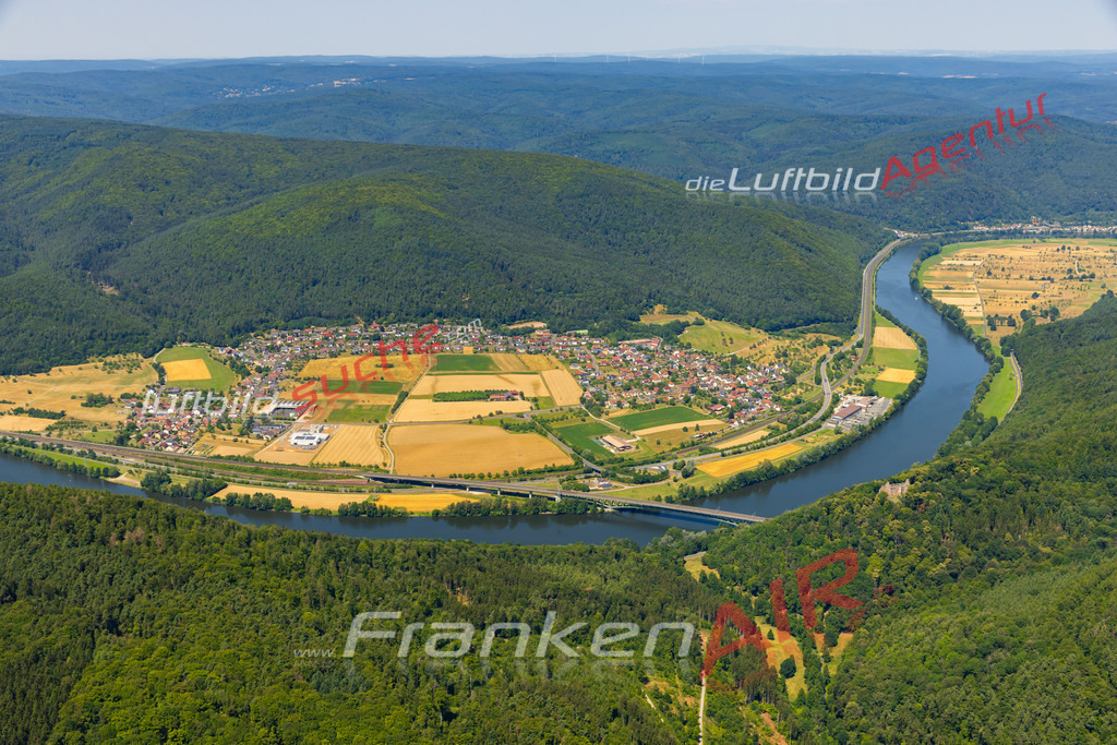 neuendorf-ohne-drohne-aufnahme-274-2023 | Das Luftbild zeigt :  Neuendorf - Die Luftaufnahme wurde 2023 vom UL-Flugzeug aus erstellt ( keine Drohne ) - 
Hochauflösende Luftaufnahme - Für grossformatige Ausdrucke geeignet. Die Geschenkidee !
Mit Lizenz und Bildrechte bestellbar