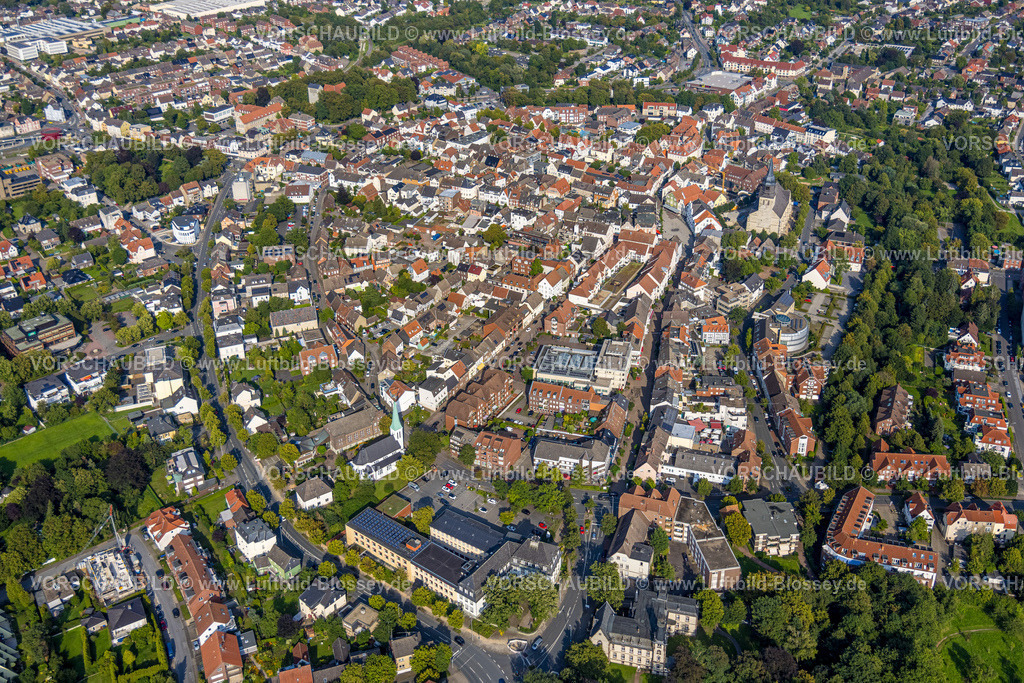 Beckum230804721 | Luftbild, Stadtzentrum Innenstadtansicht mit kath. Kirche St. Stephanus und Marktplatz, Rathaus und Christuskirche, Beckum, Münsterland, Nordrhein-Westfalen, Deutschland