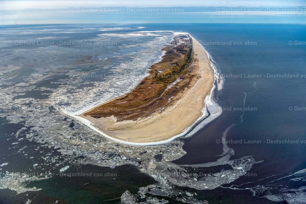 4044226 | JUIST 14.02.2021 Eisschollenstücke einer Treibeis- Schicht auf der Wasseroberfläche vor der Nordsee- Insel in Juist im Bundesland Niedersachsen, Deutschland. Weiterführende Informationen bei: Inselgemeinde und Kurverwaltung Juist,  Ostfriesland Tourismus GmbH,  Werbegemeinschaft der Ostfriesischen Inseln GbR. // Ice floe pieces of a drift ice layer on the water surface vor of Nordsee- Island in Juist in the state Lower Saxony, Germany. Further information at: Inselgemeinde und Kurverwaltung Juist,  Ostfriesland Tourismus GmbH,  Werbegemeinschaft der Ostfriesischen Inseln GbR. Foto: Gerhard Launer