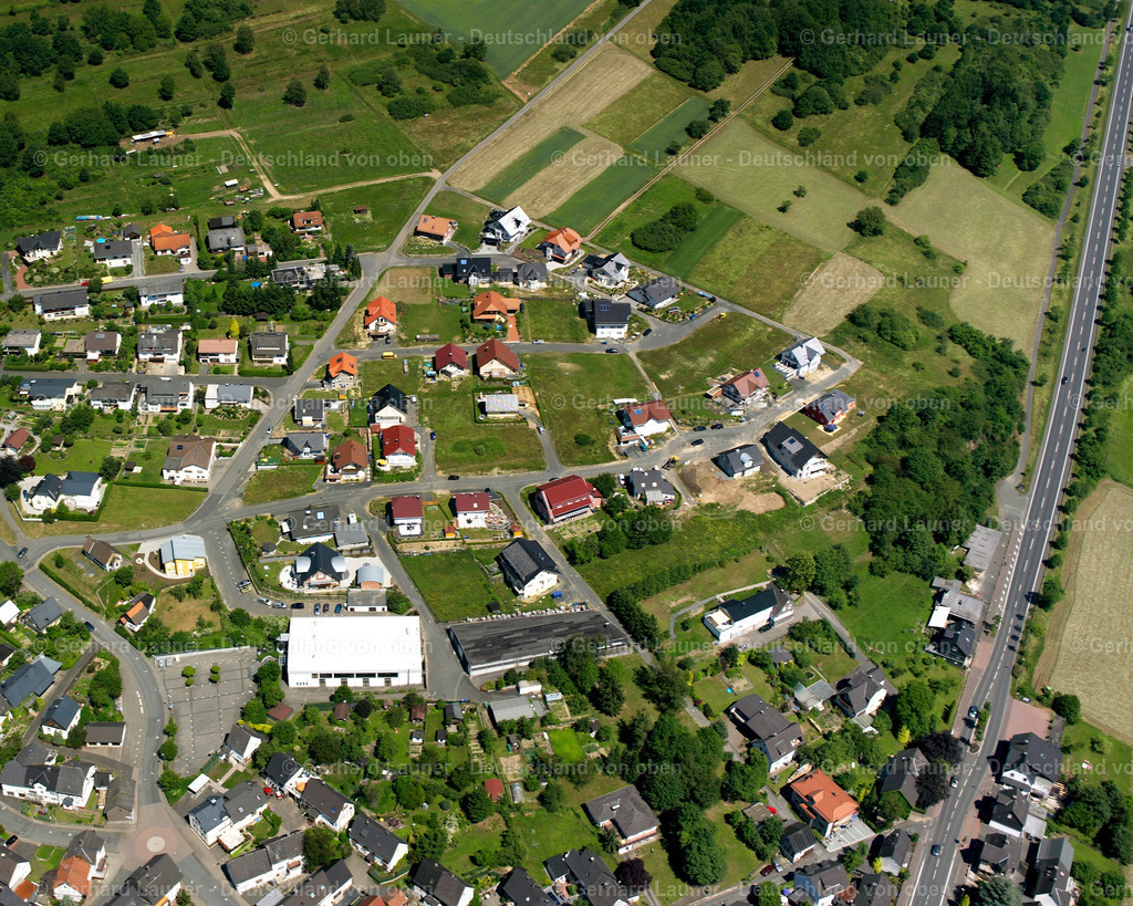 2610599 | WISSENBACH 09.06.2006 Wohngebiet einer Einfamilienhaus- Siedlung  in Wissenbach im Bundesland Hessen, Deutschland // Single-family residential area of settlement  in Wissenbach in the state Hesse, Germany Foto: Gerhard Launer