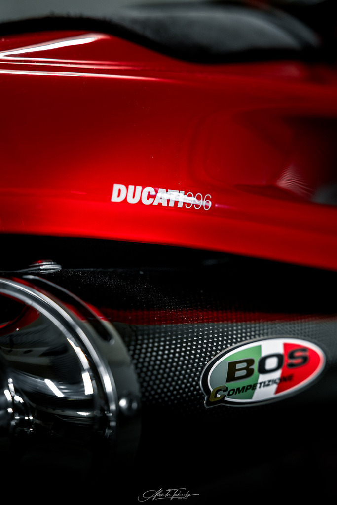 Ducati 996 | Entdecken Sie die faszinierende Welt von Alexander Tschuncky Arts: Kreative Fotografie, atemberaubende Automobilkunst und hochwertiger Bilderdruck. Lassen Sie sich inspirieren! - Realisiert mit Pictrs.com