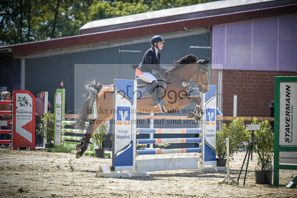 DOS_9389 | Entdecke hochwertige Reitturnierfotos von Foto Oger. Professionell, emotional und authentisch – jetzt Lieblingsmomente im Shop bestellen.Deutschlandweite Turnierfotografie. - Realisiert mit Pictrs.com
