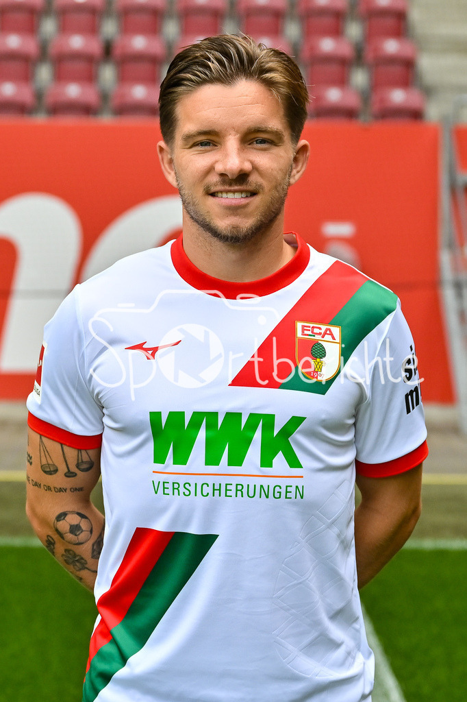 FC Augsburg 2025/26 | Mads PEDERSEN / Einzelfoto / Freisteller / Media Day FC Augsburg: WWK-Arena am 06.08.2025
