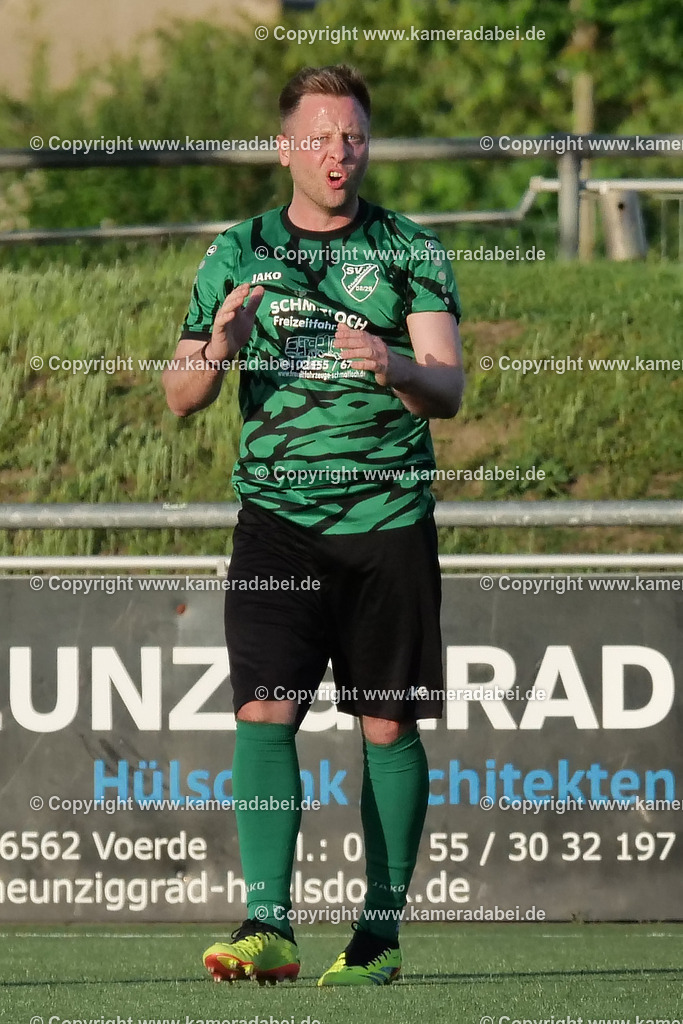 Fußball Kreispokal 25/26 Ü 32 : Spiel um Platz 3 : SV 08/29 Friedrichsfeld - SV Ringenberg AH  2 : 1 | Fußball Kreispokal 25/26 Ü 32 : Spiel um Platz 3 : SV 08/29 Friedrichsfeld - SV Ringenberg AH  2 : 1Spielort : Voerde Friedrichsfeld - Realisiert mit Pictrs.com