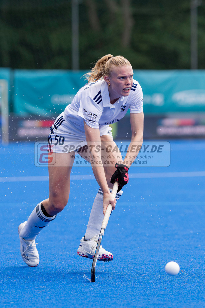 Final4_20250601-1241-Z82_8978 | Krefeld, Deutschland, 01.06.2025:  Feldhockey Final4 2025 – „Deutsche Feldhockey-Meisterschaften 2025“ Harvestehuder HTC - Düsseldorfer HC (Finale Damen) im Gerd-Wellen-Hockeyanlage am 01.06.2025 in Krefeld, Deutschland. (Foto von Kramhöller/Fehrmann/Kaste)Krefeld, Germany, 01.06.2025: Feldhockey Final4 2025 – „Deutsche Feldhockey-Meisterschaften 2025“ Harvestehuder HTC - Düsseldorfer HC (Finale Damen) in Gerd-Wellen-Hockeyanlage at 01.06.2025 in Krefeld, Deutschland. (Foto from Kramhöller/Fehrmann/Kaste)