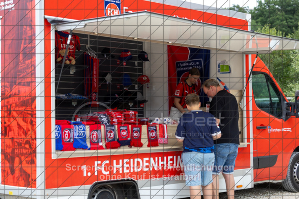 20250706_143426_0259 | #,TSG Salach (blau) vs. 1.FC Heidenheim (rot), Fußball, Freundschaftsspiel - WfV, Saison 2025/2026, Rasensportplatz, Staufenecker Str. 41, 73084 Salach, 06.07.2025 - 15:30 Uhr,Foto: PhotoPeet-Sportfotografie/Peter Harich