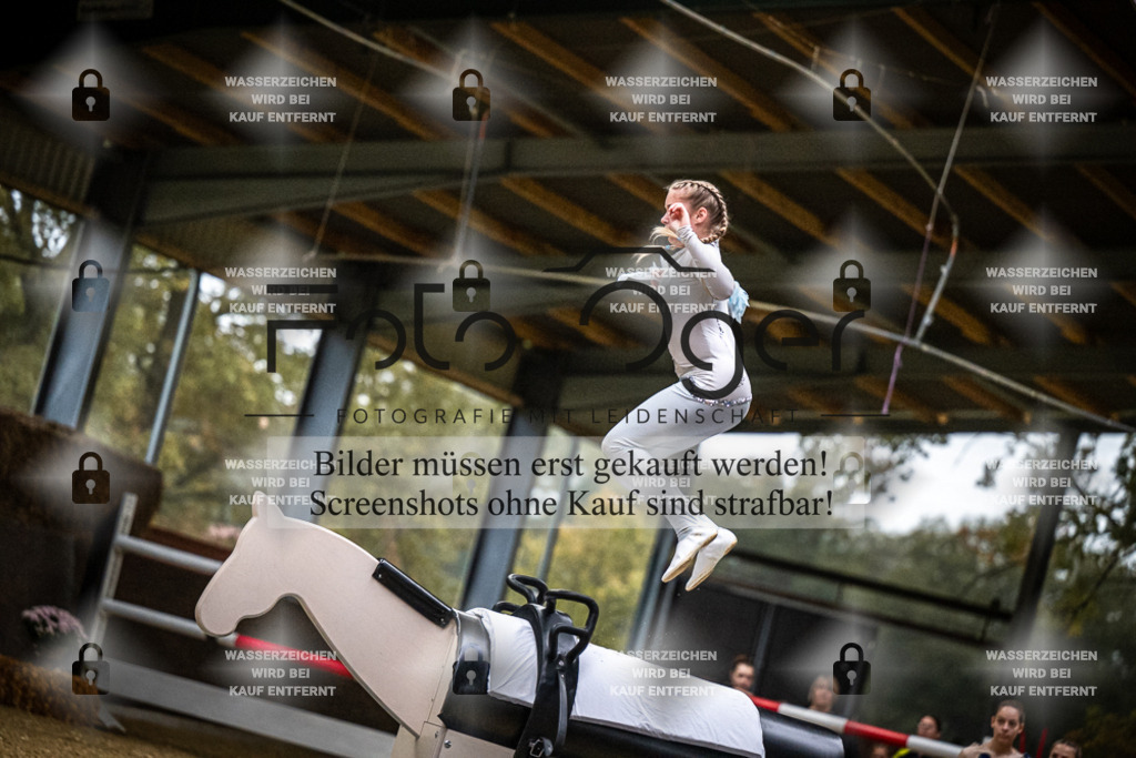 DOS_0138 | Entdecke hochwertige Reitturnierfotos von Foto Oger. Professionell, emotional und authentisch – jetzt Lieblingsmomente im Shop bestellen.Deutschlandweite Turnierfotografie. - Realisiert mit Pictrs.com