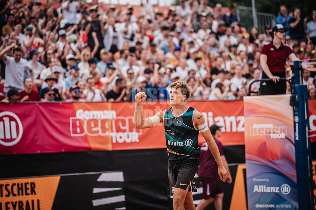 Beachvolleyball | Männer | Allianz German Beach Tour 2025 | Tourstop München | 06.07.2025 | Luis Kubo jubelt