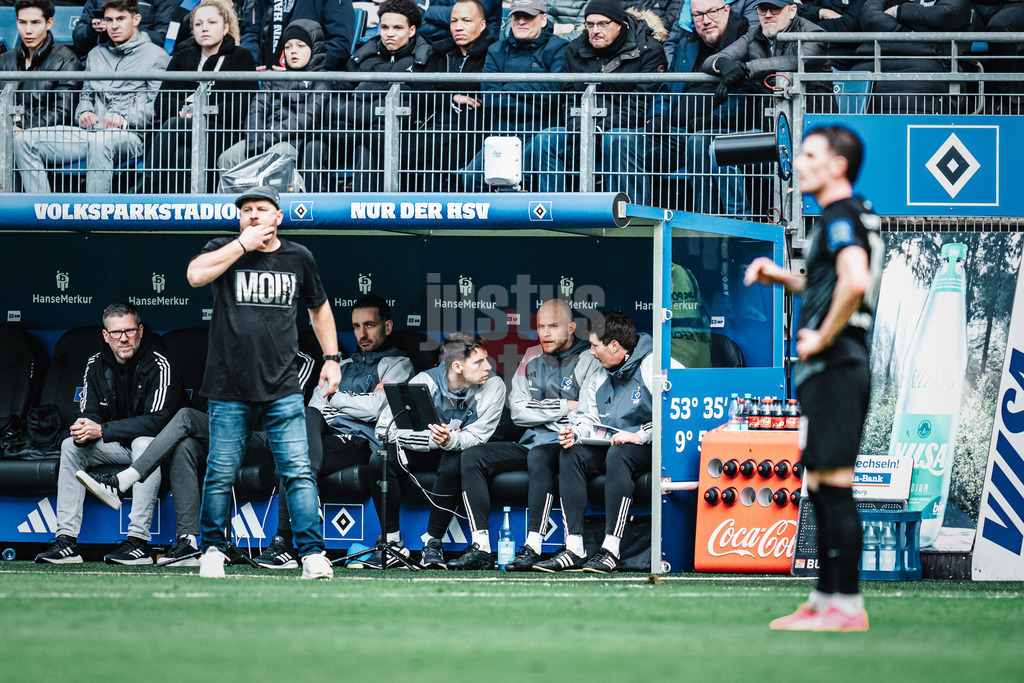 Fußball | Männer | Saison 2023/2024 | 2. Fußball-Bundesliga | 23. Spieltag | Hamburger SV vs. SV 07 Elversberg | 25.02.2024 | Das HSV Trainergespann v.l. Steffen Baumgart (HSV), Sven Höh, Loic Fave, Rene Wagner und Merlin Polzin