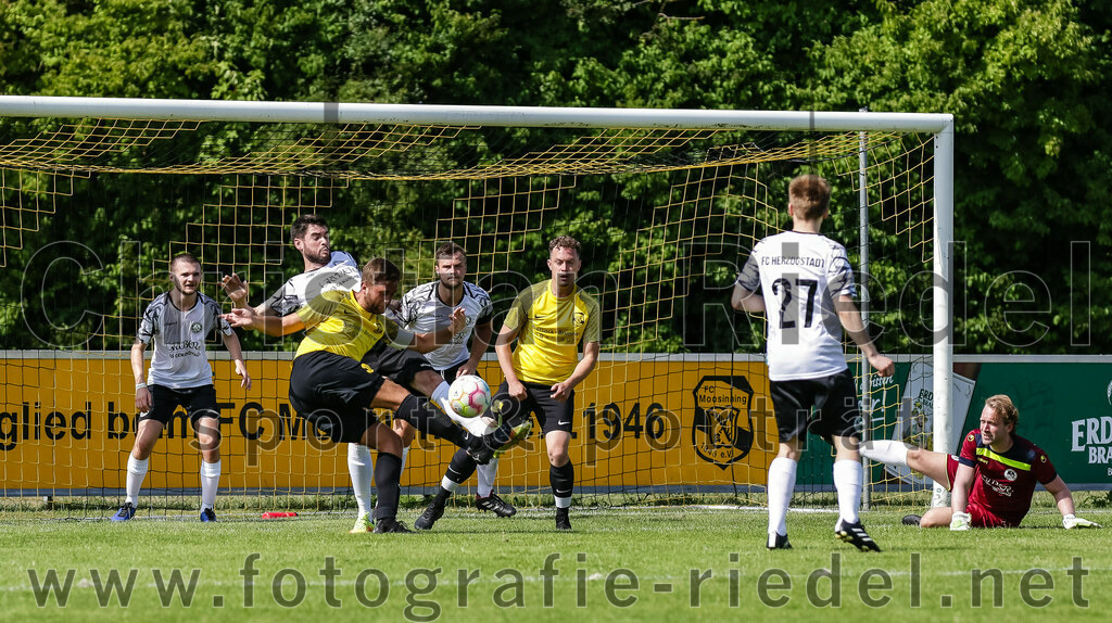 2023-07-09_073_FC_Moosinning_II_gegen_FC_Herzogstadt | Moosinning, Deutschland, 09.07.2023:
Fußball, Kreisliga 2023 / 2024, Testspiel, FC Moosinning II gegen FC Herzogstadt, Endergebnis: 2:1

Foto: Christian Riedel / fotografie-riedel.net