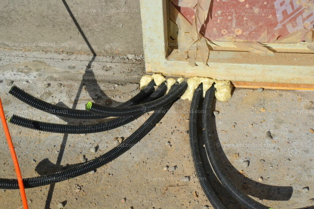 bib-lg17-elektroinstallation-0023 | Nach LV-Leistungsgruppen sortierte Detailfotos über den Bau eines Hauses. Alle Hausbau-Bilder direkt vom Urheber und Autor der Website Haus-Selber-Bauen.com