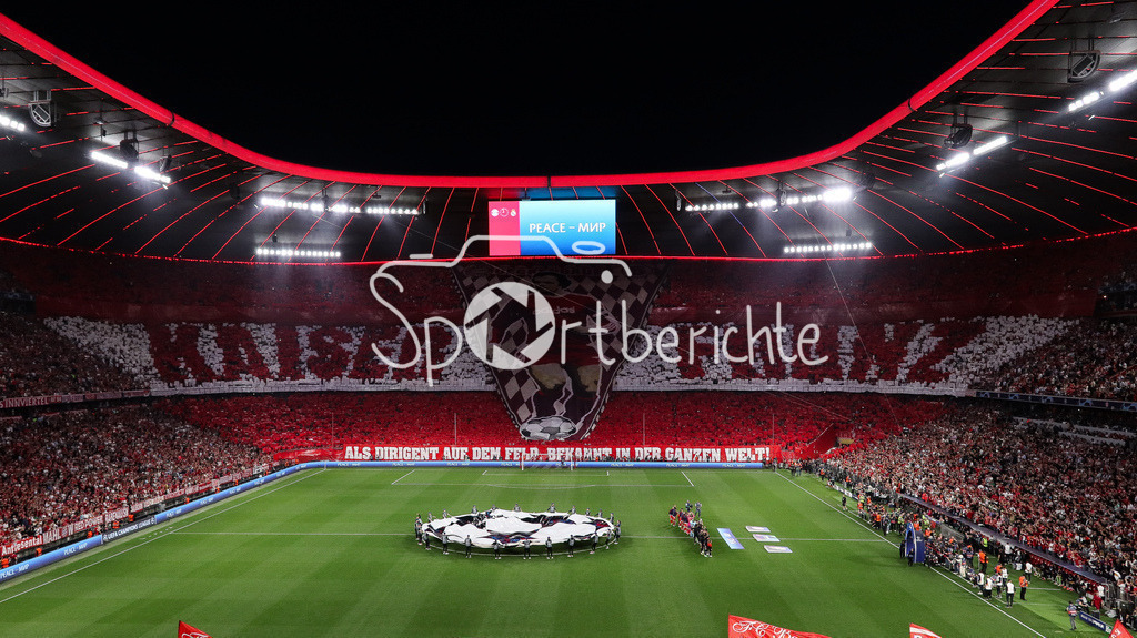 FC Bayern München - Real Madrid | Die Fans des FC Bayern gedenken Franz Beckenbauer mit einer Choreographie vor dem Heimspiel gegen Real Madrid / Choreo / Ultras / Südkurve München / Kaiser Franz / Symbolbild