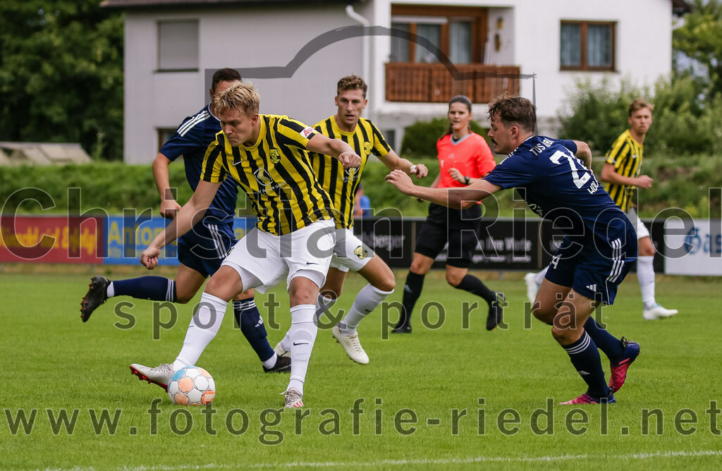 2023-07-29_016_FC_Moosinning_gegen_TuS_Raubling | Moosinning, Deutschland, 29.07.2023:
Fußball, Bezirksliga Oberbayern Ost 2023 / 2024, 1. Spieltag, FC Moosinning gegen TuS Raubling, Endergebnis: 0:7

Stefan Haas (FC Moosinning, #8), Quirin Wolfrum (TuS Raubling, #24)

Foto: Christian Riedel / fotografie-riedel.net