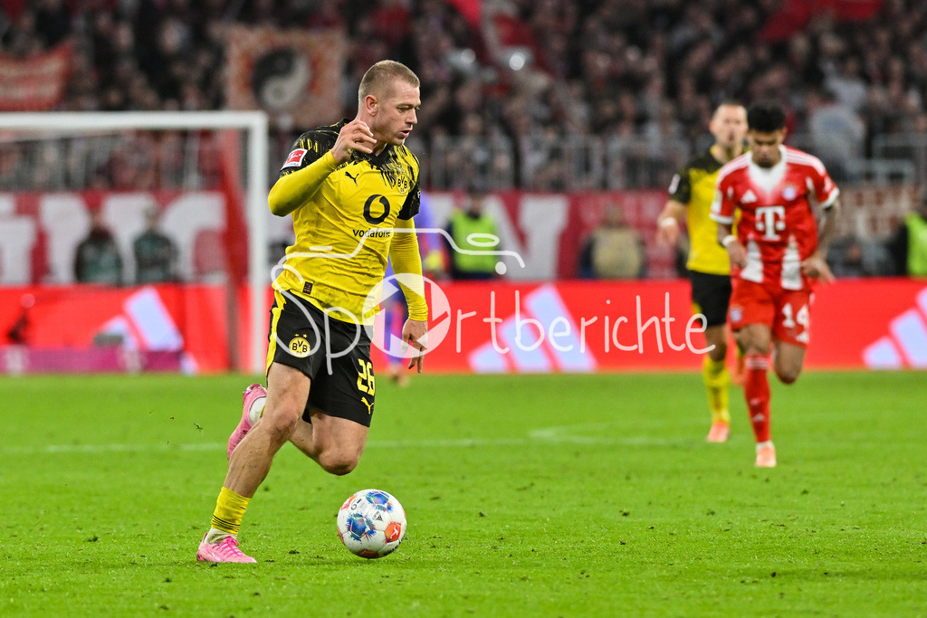FC Bayern München - Borussia Dortmund | MUNICH, GERMANY - with ball Julian RYERSON (Borussia Dortmund 26) during the bundesliga match between FC Bayern Munich vs. Borussia Dortmund on matchday 7 at Allianz Arena on October 18, 2025 in Munich, Germany / DFL REGULATIONS PROHIBIT ANY USE OF PHOTOGRAPHS AS IMAGE SEQUENCES AND/OR QUASI-VIDEO