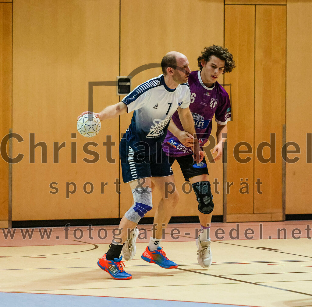 2023-11-11_043_SpVgg_Altenerding_gegen_HC_Donau-Paar | Erding, Deutschland, 11.11.2023:
Handball, Bezirksoberliga Männer 2023 / 2024, 7. Spieltag, SpVgg Altenerding gegen HC Donau/Paar, Endergebnis: 44:32

Pirmin Leimeister (HC Donau/Paar, #7), Jabob Köhler (SpVgg Altenerding, #6)

Foto: Christian Riedel / fotografie-riedel.net