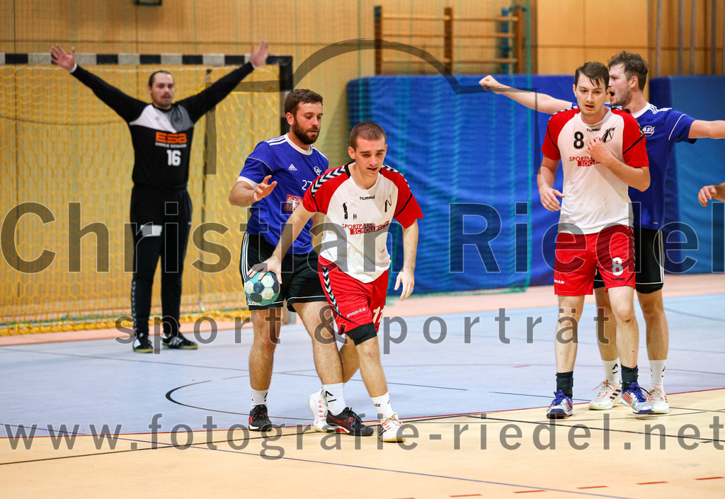 2022-10-08_084_SpVgg_Altenerding_gegen_ASV_Dachau | Erding, Deutschland, 08.10.2022:
Handball, Bezirksoberliga Männer 2022 / 2023, 4. Spieltag, SpVgg Altenerding gegen ASV Dachau, Endergebnis: 23:23

Ludwig Streller (ASV Dachau, #27), Joseph Wyhnalek (SpVgg Altenerding, #11), Quirin Huber (SpVgg Altenerding, #8)

Foto: Christian Riedel / fotografie-riedel.net
