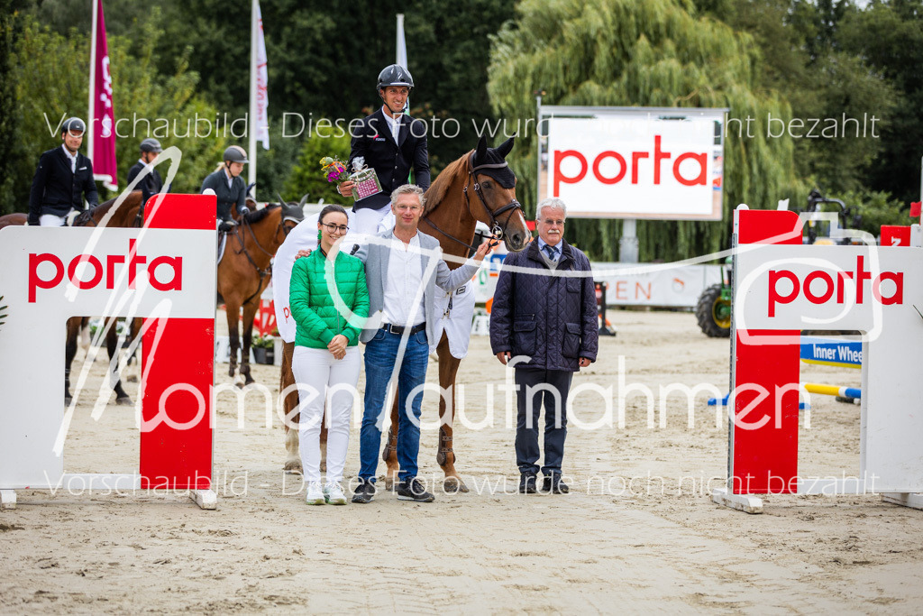 BHO-2PhSpr-M-376 | MomenTaufnahmen Pferdesportfotos