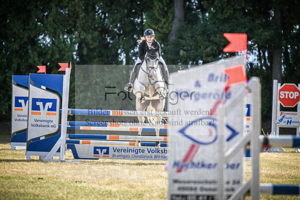 DOS_0387 | Entdecke hochwertige Reitturnierfotos von Foto Oger. Professionell, emotional und authentisch – jetzt Lieblingsmomente im Shop bestellen.Deutschlandweite Turnierfotografie. - Realisiert mit Pictrs.com