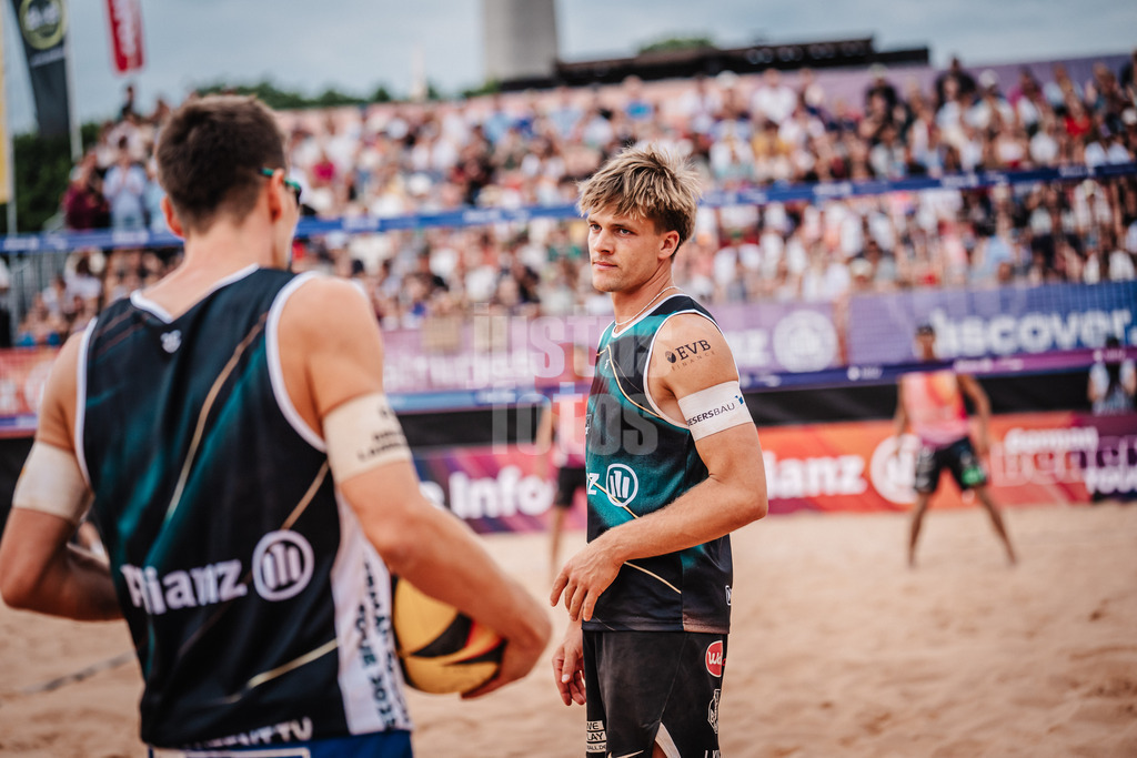 Beachvolleyball | Männer | Allianz German Beach Tour 2025 | Tourstop München | 06.07.2025 | v.l. David Poniewaz und Luis Kubo