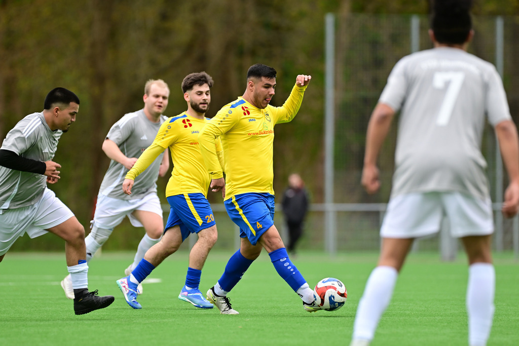 Fußball I Herren I Saison 2024-2025 I Kreisliga I 28. Spieltag I FTSV Altenwerder II - Buxtehuder SV | Der Sportfotograf. - Realisiert mit Pictrs.com