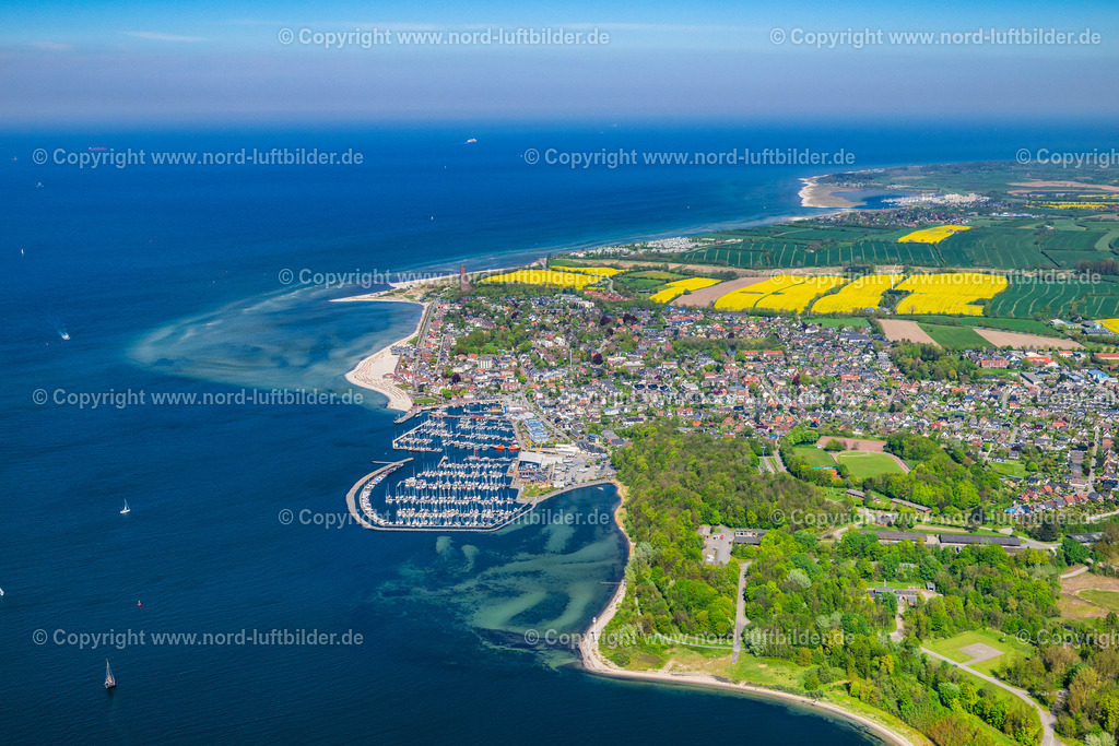 Laboe_ELS_6144010524 | LABOE 01.05.2024 Bucht entlang der Meeres- Küste mit Yachthafen und Gewerbe -Hafen an der Kieler Förde in Laboe im Bundesland Schleswig-Holstein, Deutschland. Der " Laboe Baltic Bay Hafen" vereint maritimes Gewerbe im südwestlichen Hafenbereich. Weiterführende Informationen bei: DIAMOND Yachts GmbH,  Lagoon Katamaran Nord GmbH,  Schiffswerft Laboe GmbH und Co. KG. // Bay along the sea coast with marina and commercial port on the Kieler Foerde in Laboe in the state Schleswig-Holstein, Germany. The " Laboe Baltic Bay Hafen " combines maritime trade in the south-western port area. Further information at: DIAMOND Yachts GmbH,  Lagoon Katamaran Nord GmbH,  Schiffswerft Laboe GmbH und Co. KG. Foto: Martin Elsen