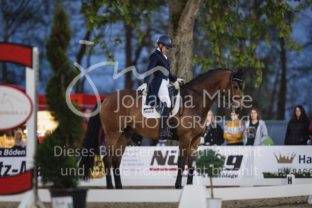 230429_Dressurfestival_S-Kür-344 | Deine schönsten Turniermomente als professionelle Fotos! Entdecke hochwertige Pferdesport-Fotografie im Online-Shop. Jetzt Fotos finden & bestellen!