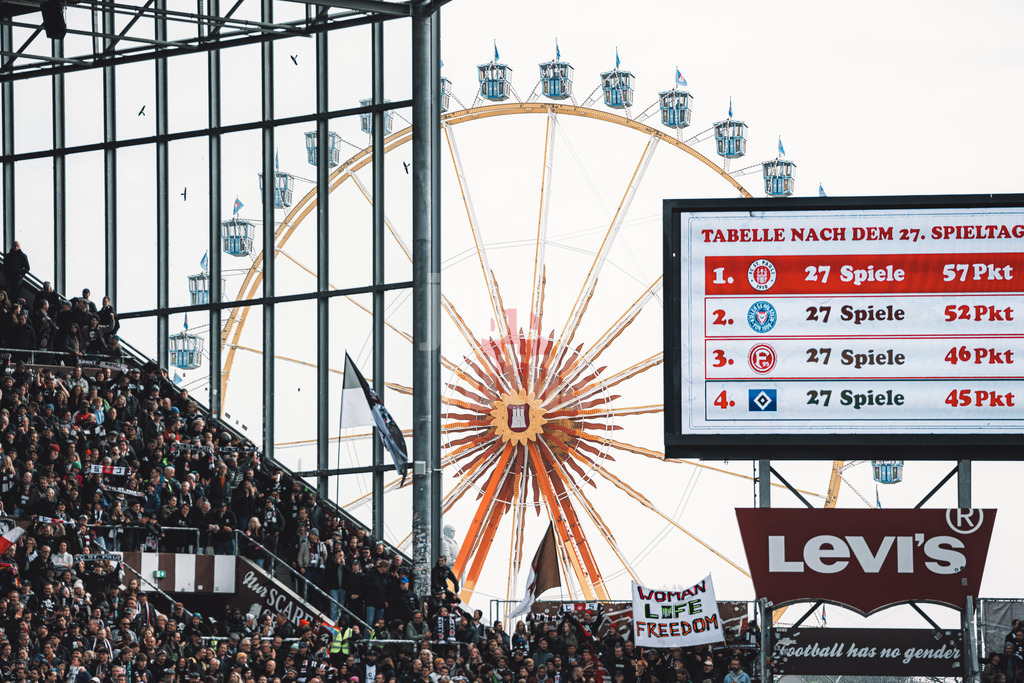 Fußball | Männer | Saison 2023/2024 | 2. Fußball-Bundesliga | 27. Spieltag | FC St. Pauli vs. SC Paderborn 07 | 31.03.2024 | FC St. Pauli steht nach diesem Spieltag weiterhin an der Tabellenspitze
