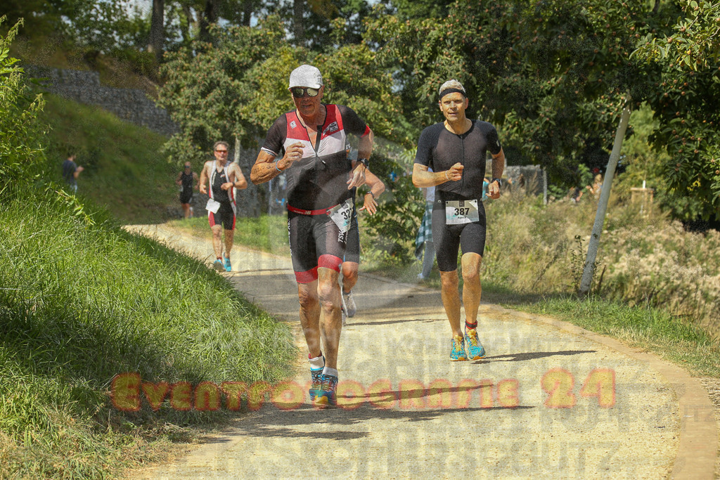 250824_1332_EX1_2757 | Sportfotografie im Rhein-Sieg Kreis, Köln, Bonn, NRW, Rheinland Pfalz, Hessen, etc. Unser Tätigkeitsfeld umfasst den Laufsport vom Volkslauf über den Marathon, Duathlon, Triathon bis zum Ultralauf wie Kölnpfad Ultra oder Schindertrail.