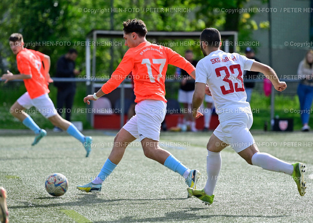 20230430-5714-fuba-hellas-rossd-kla-HENFOTO | 30.04.2023 Fußball Männer Kreisliga A Darmstadt Saison 2022 2023 Hellas Darmstadt - SKG Roßdorf (2:1) Georgios Karipidis (17 Hellas) Mahsum Doenmez (33 Rossdorf) (Foto: Peter Henrich) - Realisiert mit Pictrs.com