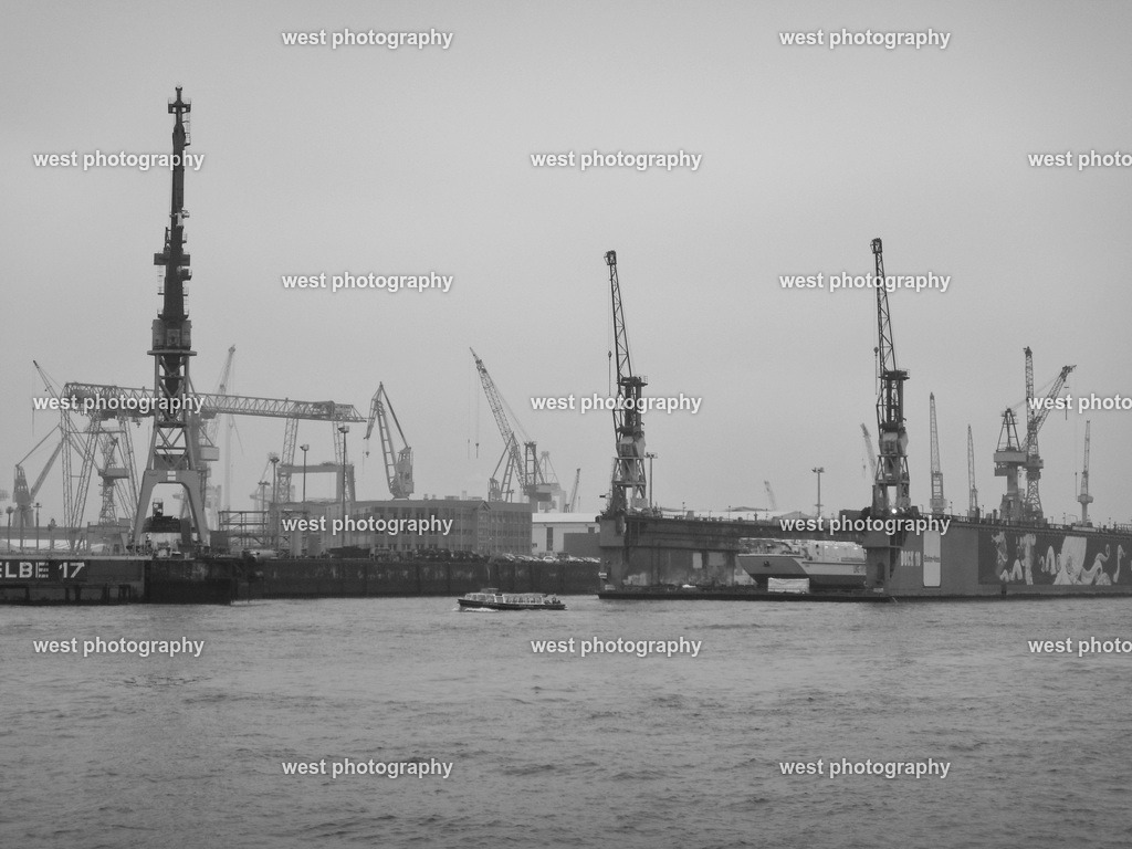 Hamburg Harbour 1 - GER 2014 | west photography - Realisiert mit Pictrs.com
