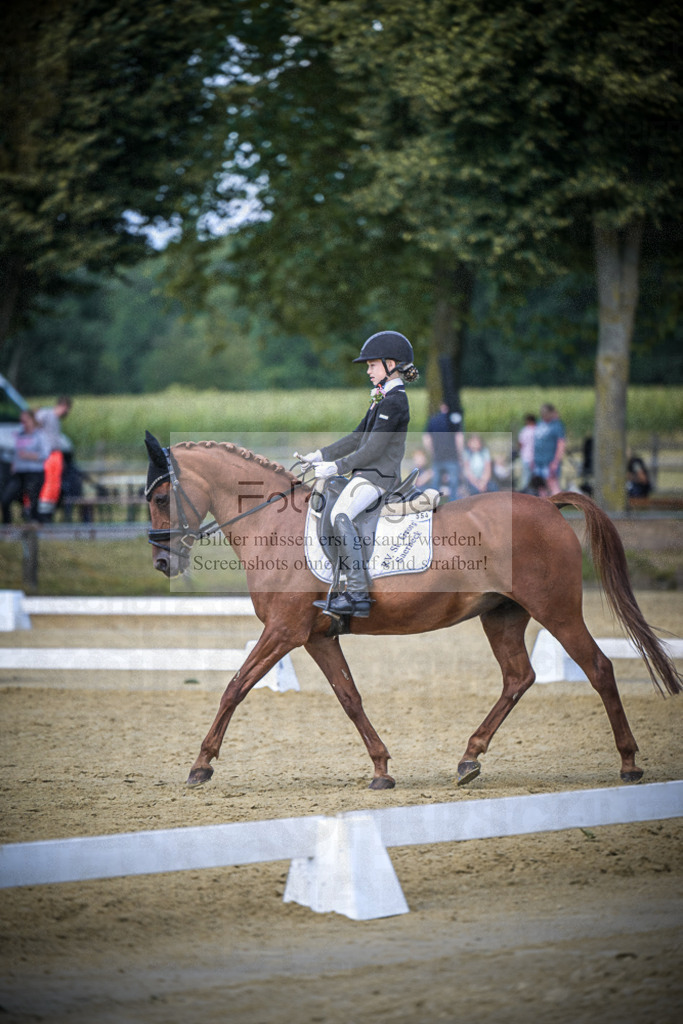 DOS_0188 | Entdecke hochwertige Reitturnierfotos von Foto Oger. Professionell, emotional und authentisch – jetzt Lieblingsmomente im Shop bestellen.Deutschlandweite Turnierfotografie. - Realisiert mit Pictrs.com
