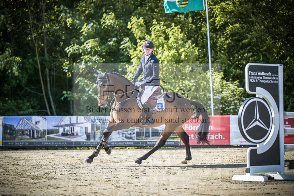 DOS_7795 | Entdecke hochwertige Reitturnierfotos von Foto Oger. Professionell, emotional und authentisch – jetzt Lieblingsmomente im Shop bestellen.Deutschlandweite Turnierfotografie. - Realisiert mit Pictrs.com
