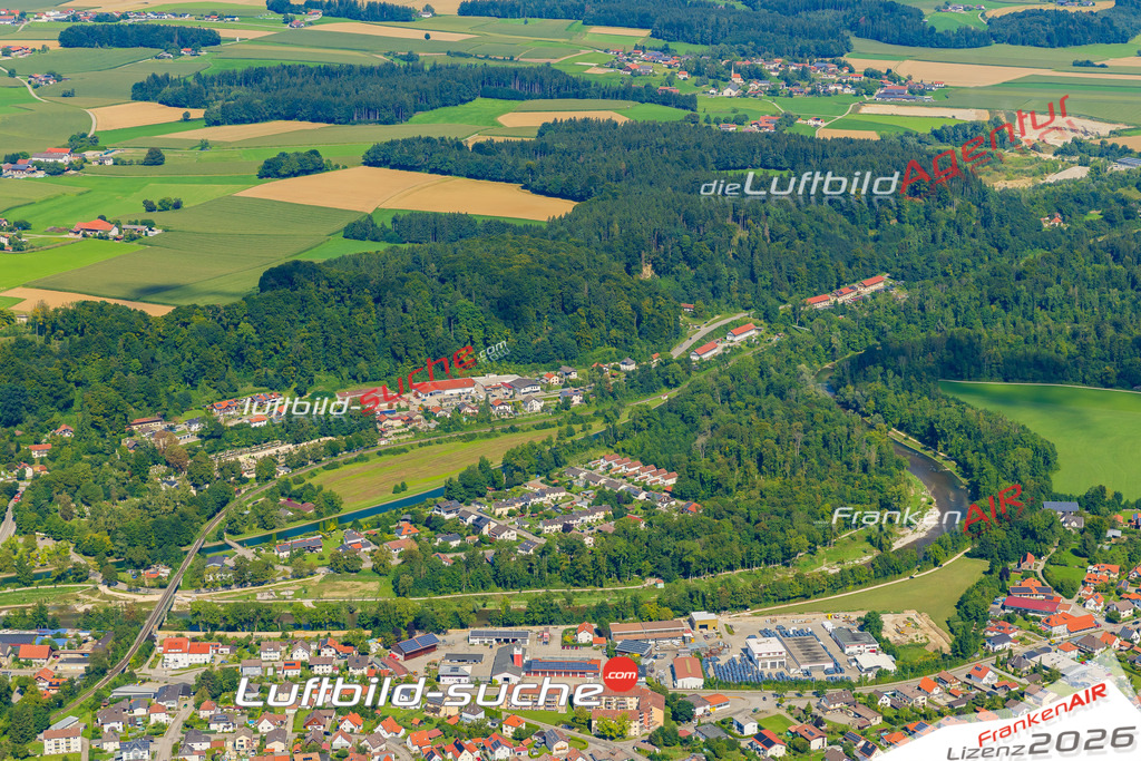 Klassische Luftaufnahme ohne Drohne zeigt:Schedling bei Trostberg - Die Luftbildaufnahme wurde 2025 vom UL-Flugzeug heraus erstellt ( keine Drohne ) - Hochauflösende Luftaufnahme -Nicht vergleichbar mit Google Maps oder Satelittenbilder- Die Geschenkidee !Mit Lizenz und Bildrechte bestellbar