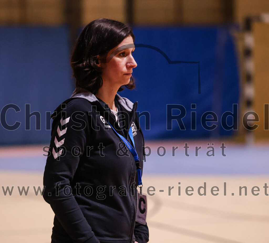 2025-01-18_079_SpVgg_Altenerding_gegen_TV_Altoetting | Erding, Deutschland, 18.01.2025:Handball, Bezirksoberliga Frauen Altbayern 2024 / 2024, 11. Spieltag, SpVgg Altenerding gegen TV Altötting, Endergebnis: 19:24Trainer Grit Kschischow (SpVgg Altenerding)Foto: Christian Riedel / fotografie-riedel.net