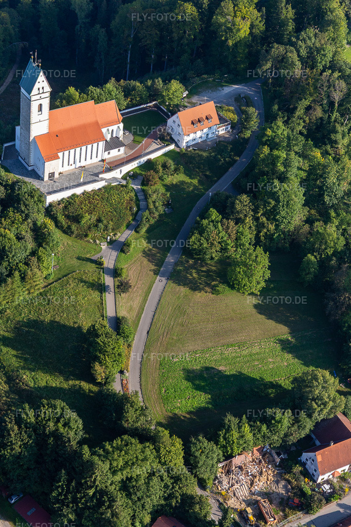 Luftbild: St. Johannes Baptist - Bussenkirche im Ortsteil Offingen in Uttenweiler im Bundesland Baden-Württemberg in Deutschland. Foto: IMG_129234.jpg vom 05.09.2021 durch Werner Riehm/FLY-FOTO.de