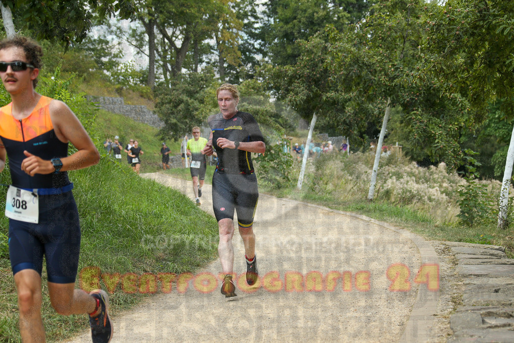250824_1344_EX1_3496 | Sportfotografie im Rhein-Sieg Kreis, Köln, Bonn, NRW, Rheinland Pfalz, Hessen, etc. Unser Tätigkeitsfeld umfasst den Laufsport vom Volkslauf über den Marathon, Duathlon, Triathon bis zum Ultralauf wie Kölnpfad Ultra oder Schindertrail.