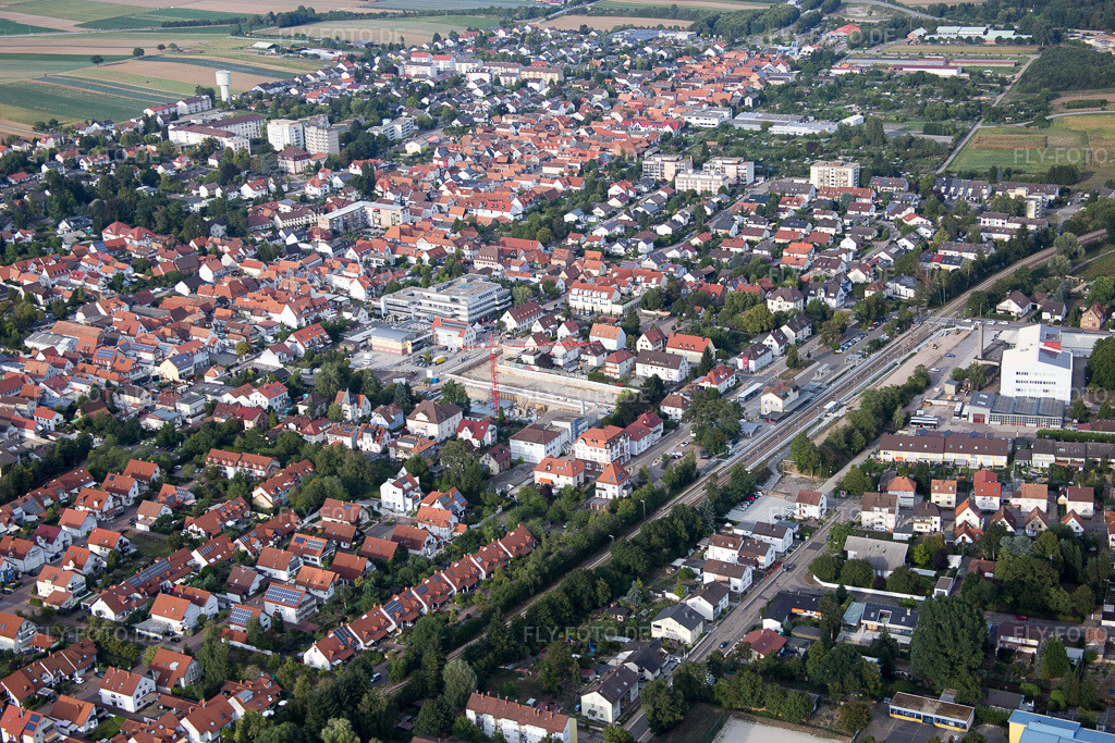 Luftbild: Neubau für Im Stadtkern zw. Bismarck- und Gartenstr in Kandel im Bundesland Rheinland-Pfalz in Deutschland. Foto: IMG_084060.jpg vom 29.08.2015 durch Werner Riehm/FLY-FOTO.de