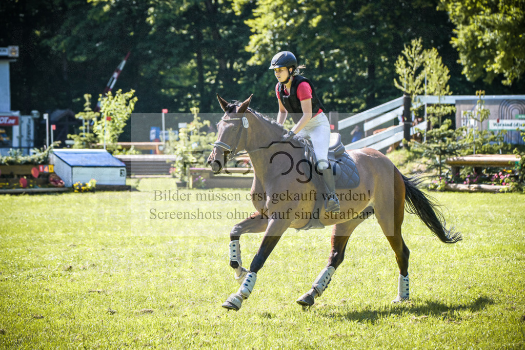 DOS_5606 | Entdecke hochwertige Reitturnierfotos von Foto Oger. Professionell, emotional und authentisch – jetzt Lieblingsmomente im Shop bestellen.Deutschlandweite Turnierfotografie. - Realisiert mit Pictrs.com