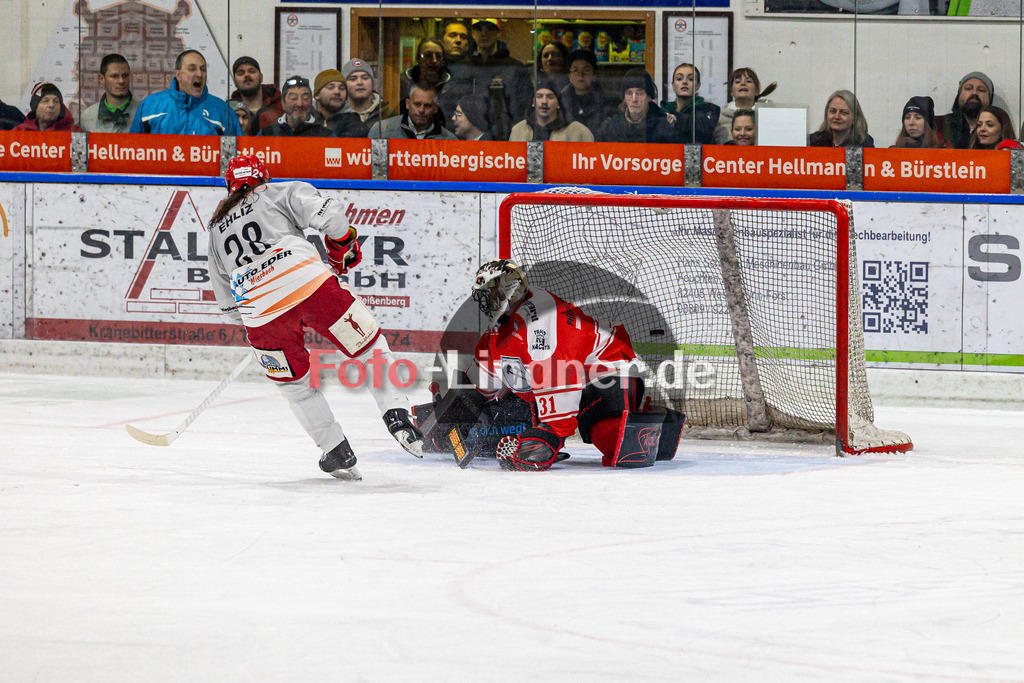 Halbfinale Spiel 1 TSV Peißenberg Miners vs TEV Miesbach | Eishockey Bayernliga Playoffs 2023/2024, Halbfinale Spiel 1 TSV Peißenberg Miners vs TEV Miesbach, 20240308,
Pinalty Aziz EHLIZ (TEV 28),
2024-03-08 in Peißenberg (Eisstadion)
28 Aziz EHLIZ (TEV 28), 31 Korbinian SERTL (Miners Goali 31)
Copyright: WolfgangxLindner foto-lindner.de