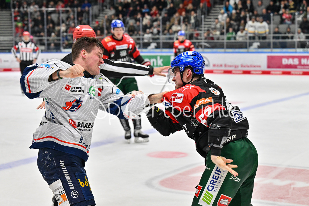 Augsburger Panther - Iserlohn Roosters | Kampf zwischen Johannes HUSS (Iserlohn Roosters 55) und Florian ELIAS (Augsburger Panther #67) / Faustkampf / fliegende Faeuste / Fight / DEL: Augsburger Panther - Iserlohn Roosters, Curt Frenzel Stadion am 17.11.2024