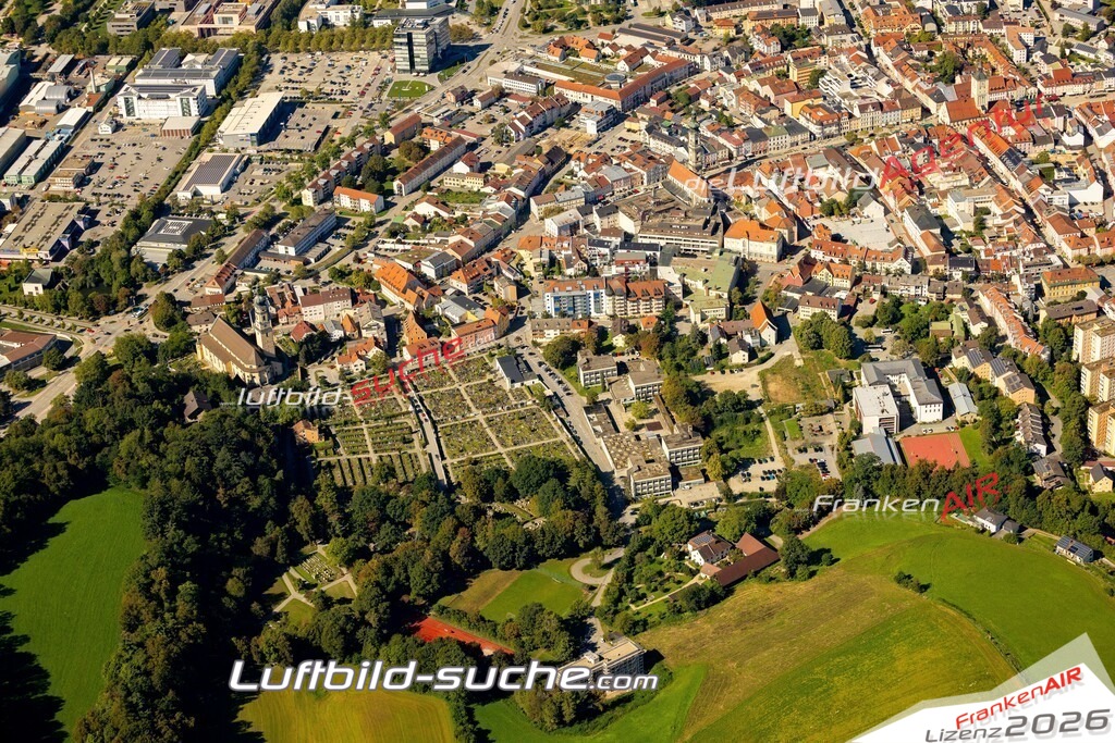 Das Luftbild zeigt :  Deggendorf - Die Luftaufnahme wurde 2023 vom UL-Flugzeug aus erstellt ( keine Drohne ) - Hochauflösende Luftaufnahme - Für grossformatige Ausdrucke geeignet. Die Geschenkidee !Mit Lizenz und Bildrechte bestellbar