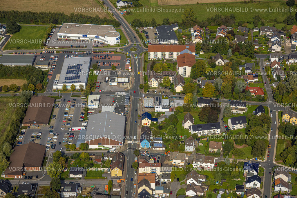 Menden230905523 | Luftbild, Lidl Supermarkt, KRESS Modezentrum Menden und REWE Drath an der Lendringser Hauptstraße, Lendringsen, Menden, Sauerland, Nordrhein-Westfalen, Deutschland