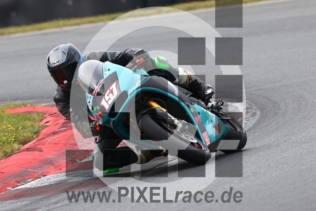 0157-20240913_04807 | Schöne Erinnerungen an spannende Momente - das festzuhalten ist unser Job. PIXELrace.de ist seit 2003 auf den Rennstrecken Europas unterwegs um die Action draußen beim Fahren und die wunderbare Stimmung imm Fahrerlager für euch einzufangen.