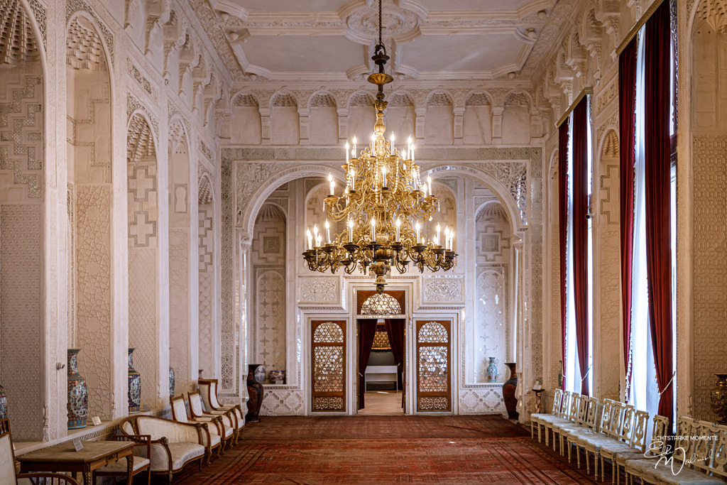 Sitorai Mohi Xosa, Sommerpalast des letzten Émirs von Buchara  | Herzlich willkommen auf meiner Seite! Ich bin Elke Wallnisch, Deine Fotografin für lichtstarke Momente. Der Name steht für alles, was mich mit der Fotografie verbindet: Das Licht und seine machtvolle Wirkung auf eine Situation oder unsere Stimmung - Realisiert mit Pictrs.com