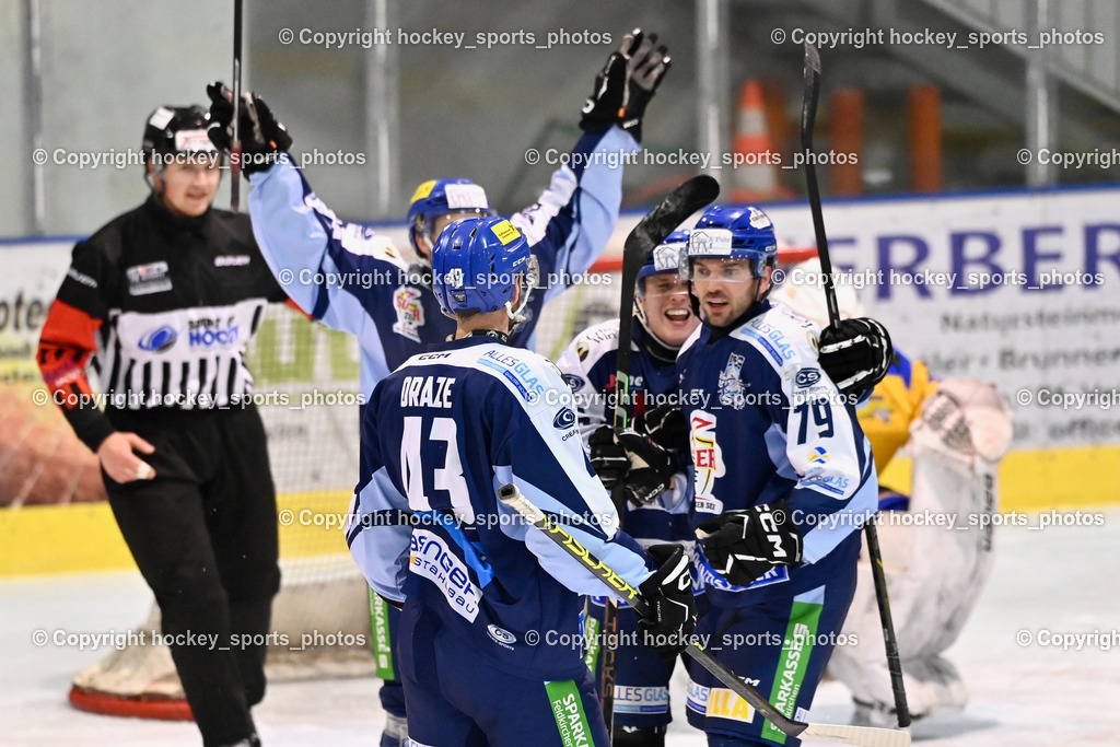 ESC SOCCERZONE STEINDORF vs. 1. EHC ALTHOFEN | Jubel ESC Steindorf Mannschaft, #43 Oraze Martin ESC Steindorf, #79 Petrik Benjamin ESC Steindorf, ESC SOCCERZONE STEINDORF vs. 1. EHC ALTHOFEN, ESC SOCCERZONE STEINDORF vs. 1. EHC ALTHOFEN am 28.02.2025 in Steindorf (Ossiachersee Halle), Austria, (Photo by Bernd Stefan)
