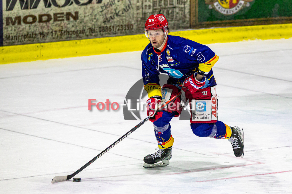 Achtelfinale Spiel 2 EC Peiting vs ESC Wohnbau Moskitos Essen | Eishockey Oberliga Süd Playoffs 2023/2024, Achtelfinale Spiel 2 EC Peiting vs ESC Wohnbau Moskitos Essen, 20240305,
Brett OUDERKIRK (ECP 9) in Aktion,
2024-03-05 in Peiting (Eisstadion)
9 Brett OUDERKIRK (ECP 9)
Copyright: WolfgangxLindner foto-lindner.de